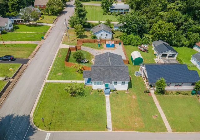 Photo 2 of Single family home for sale at 504 Lincoln St, Pulaski, TN 38478 | MLS# 3319379 | Listing updated on 2026-09-21