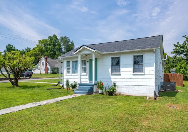 Photo 4 of Single family home for sale at 504 Lincoln St, Pulaski, TN 38478 | MLS# 3319379 | Listing updated on 2026-10-02