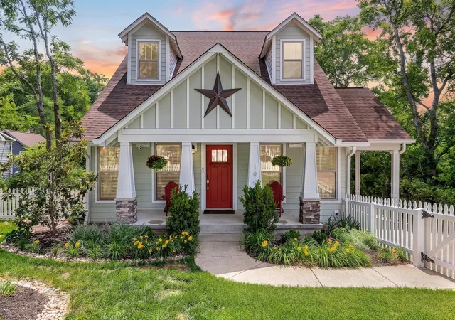 Photo 1 of Single family home for sale at 194 37th Avenue N, Nashville, TN 37209 | MLS# 3306638 | Listing updated on 2026-09-06
