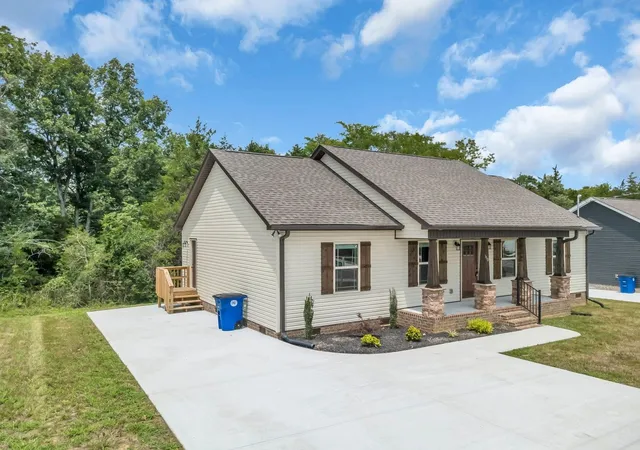 Photo 2 of Single family home for sale at 110 Demonbreum Cir, Shelbyville, TN 37160 | MLS# 3314564 | Listing updated on 2026-08-31