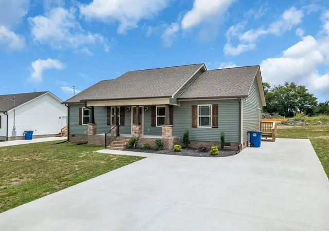 Photo 2 of Sale Pending at 107 Demonbreum Cir, Shelbyville, TN 37160 | MLS# 3314561 | Listing updated on 2026-09-03