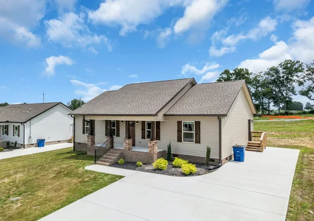 Photo 3 of Single family home for sale at 111 Demonbreum Cir, Shelbyville, TN 37160 | MLS# 3314563 | Listing updated on 2026-07-31