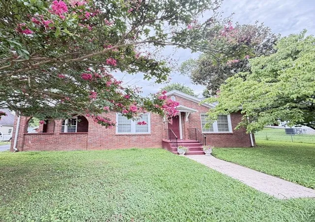 2nd image of 203 Bennett St, Decherd, TN 37324 | MLS# 3306700