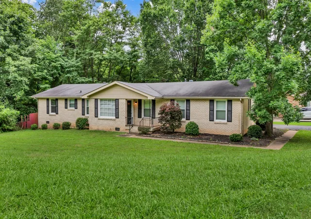 Photo 1 of Single family home for sale at 573 Chesterfield Dr, Clarksville, TN 37043 | MLS# 3312151 | Listing updated on 2026-08-30