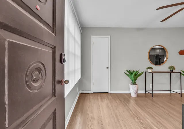 Photo 3 of Single family home for sale at 573 Chesterfield Dr, Clarksville, TN 37043 | MLS# 3312151 | Listing updated on 2026-08-30