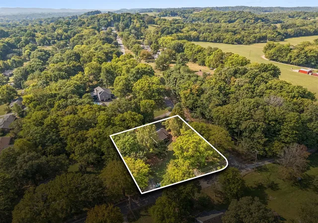 Photo 2 of Single family home for sale at 2025 Duncan Dr, Lewisburg, TN 37091 | MLS# 3335393 | Listing updated on 2026-09-30