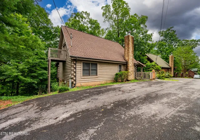 Photo 2 of Single family home for sale at 2123 Wingspan Dr, Sevierville, TN 37876 | MLS# 3306693 | Listing updated on 2026-07-29