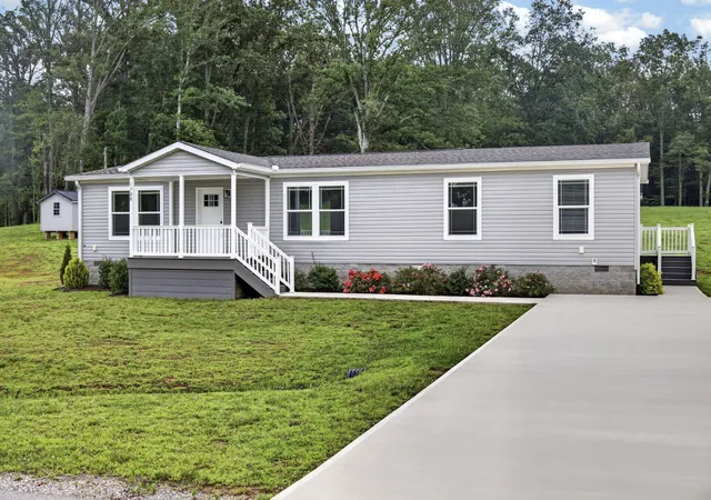 Manufactured home for sale at 1700 Anna Maria Ln, Cookeville, TN 38501 | MLS# 3306701