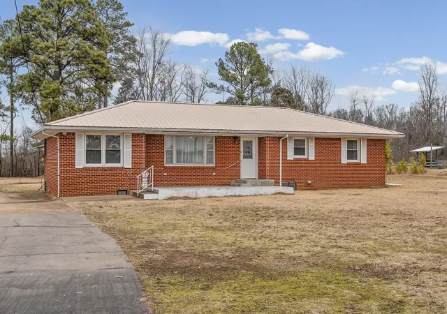 1st image of 821 Memorial Dr, Paris, TN 38242 | MLS# 3306754