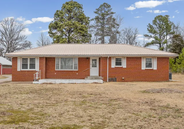 5th image of 821 Memorial Dr, Paris, TN 38242 | MLS# 3306754