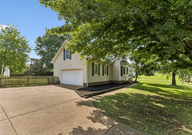 Photo 2 of Single family home for sale at 705 Murray Dr, Columbia, TN 38401 | MLS# 3312413 | Listing updated on 2026-09-04