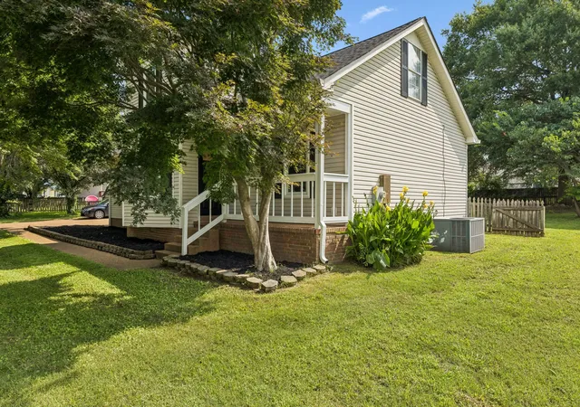 Photo 3 of Single family home for sale at 705 Murray Dr, Columbia, TN 38401 | MLS# 3312413 | Listing updated on 2026-09-04