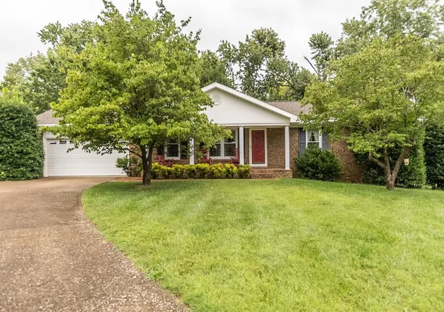 1st image of 302 Springmont Dr, Hopkinsville, KY 42240 | MLS# 3307480
