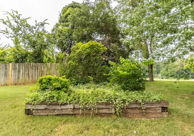5th image of 302 Springmont Dr, Hopkinsville, KY 42240 | MLS# 3307480