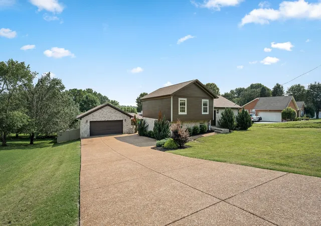 2nd image of 304 Narrows Rd, Shelbyville, TN 37160 | MLS# 3314456