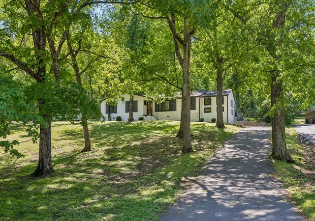 2nd image of 703 Clematis Dr, Nashville, TN 37205 | MLS# 3316097