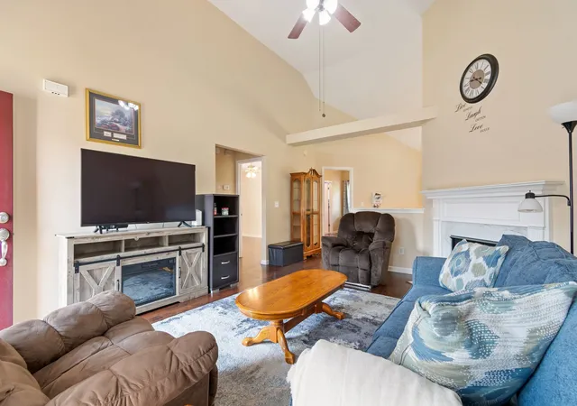 Photo 3 of Sale Pending at 214 Cobblestone Lndg, Mount Juliet, TN 37122 | MLS# 3316290 | Listing updated on 2026-09-04
