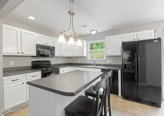 Photo 2 of Single family home for sale at 8025 Cold Strm Ln, Knoxville, TN 37920 | MLS# 3308938 | Listing updated on 2026-08-26