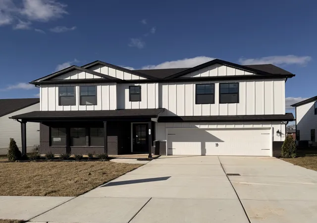 Photo 1 of Sale Pending at 215 Conger St, Lebanon, TN 37087 | MLS# 3308991 | Listing updated on 2026-07-27