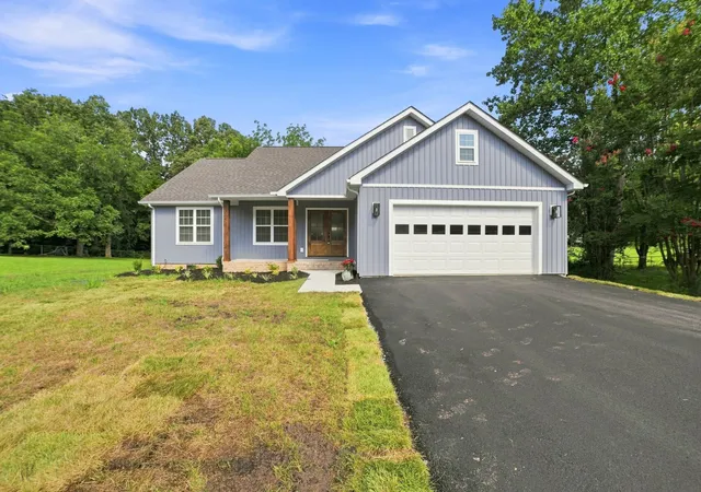 2nd image of 913 Memorial Dr, Paris, TN 38242 | MLS# 3311562