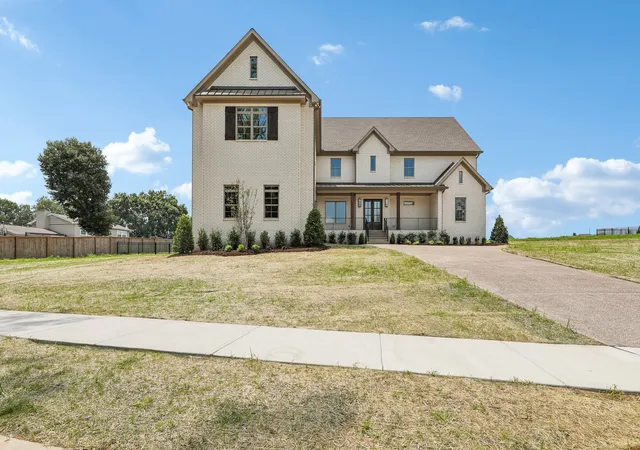 Photo 2 of Single family home for sale at 335 Raintree Dr, Hendersonville, TN 37075 | MLS# 3314237 | Listing updated on 2026-08-01