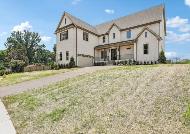 Photo 3 of Single family home for sale at 335 Raintree Dr, Hendersonville, TN 37075 | MLS# 3314237 | Listing updated on 2026-08-01