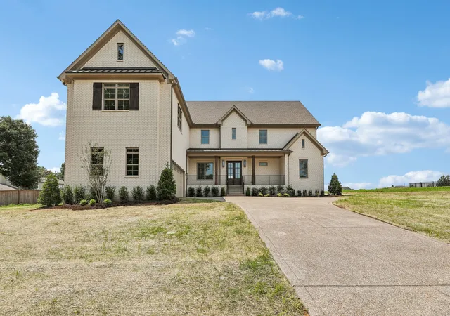Photo 3 of Single family home for sale at 335 Raintree Dr, Hendersonville, TN 37075 | MLS# 3314237 | Listing updated on 2026-08-01