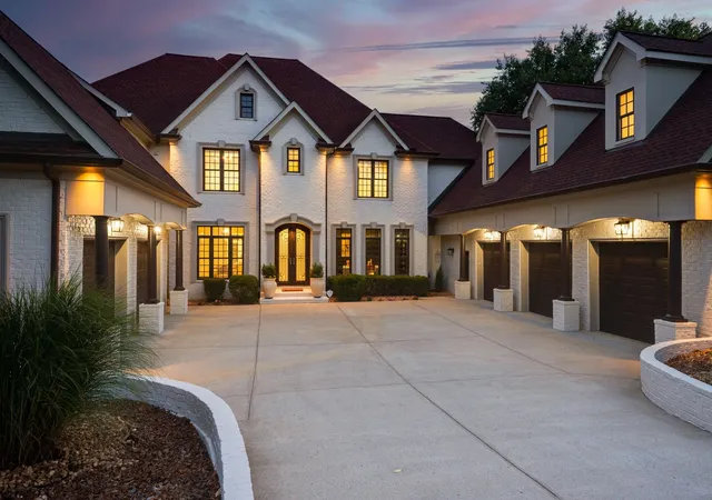 Photo 1 of Mansion for sale at 3 Prestwick Pl, Brentwood, TN 37027 | MLS# 3499708 | Listing updated on 2026-09-27