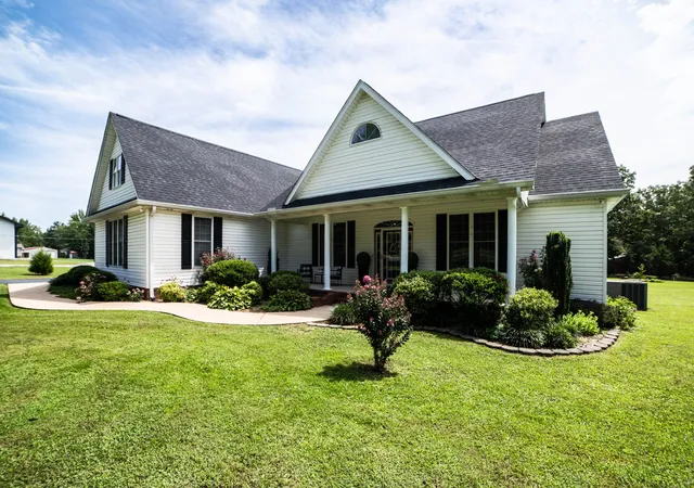 1st image of 390 Carmen Dr, Paris, TN 38242 | MLS# 3309128