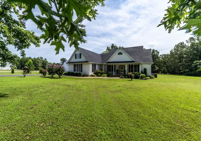 2nd image of 390 Carmen Dr, Paris, TN 38242 | MLS# 3309128