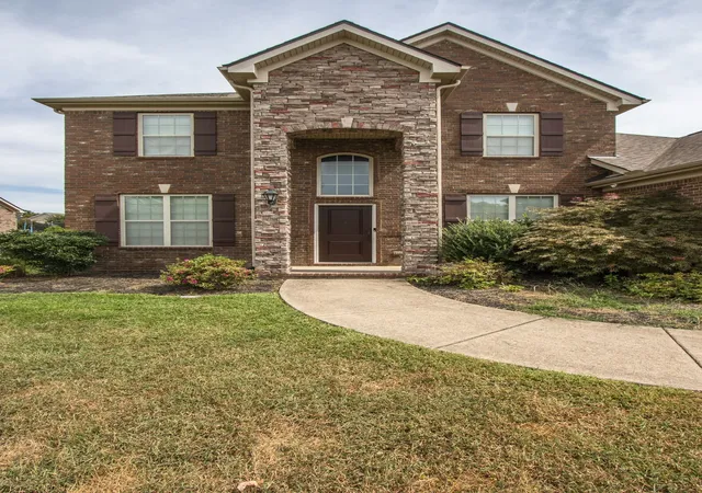 Photo 2 of Sale Pending at 1043 Brixworth Dr, Thompsons Station, TN 37179 | MLS# 3309151 | Listing updated on 2026-10-06