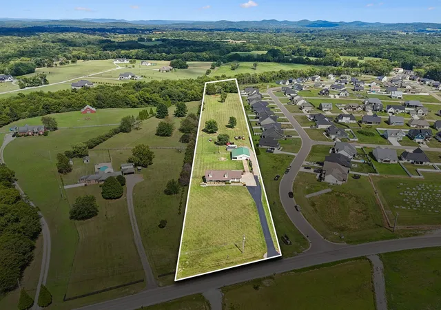 Photo 1 of Single family home for sale at 9949 Midland Rd, Bell Buckle, TN 37020 | MLS# 3309156 | Listing updated on 2026-10-06