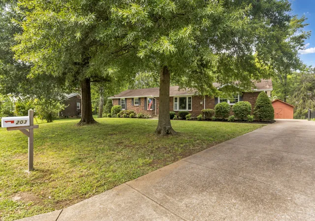 2nd image of 203 Southburn Dr, Hendersonville, TN 37075 | MLS# 3335864