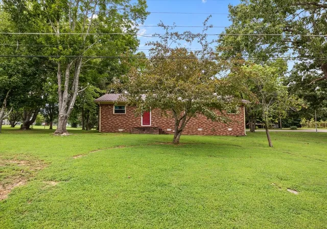 Photo 2 of Single family home for sale at 166 Parrish Ln, Mc Ewen, TN 37101 | MLS# 3312083 | Listing updated on 2026-07-30