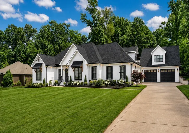 Photo 3 of Single family home for sale at 453 Stonemeadow Rd, Clarksville, TN 37043 | MLS# 3318920 | Listing updated on 2026-09-05