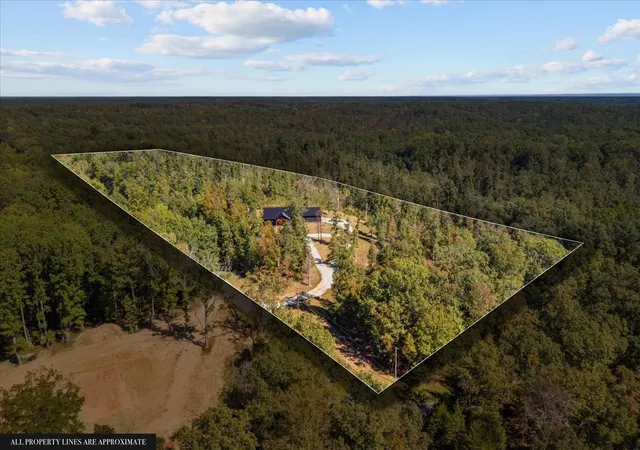 Photo 2 of Single family home for sale at 700 Old Hwy 13, Waverly, TN 37185 | MLS# 3615653 | Listing updated on 2026-10-21