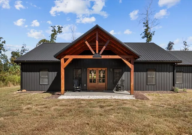 Photo 3 of Single family home for sale at 700 Old Hwy 13, Waverly, TN 37185 | MLS# 3615653 | Listing updated on 2026-10-21