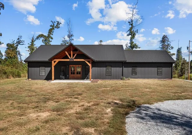 Photo 4 of Single family home for sale at 700 Old Hwy 13, Waverly, TN 37185 | MLS# 3615653 | Listing updated on 2026-10-21