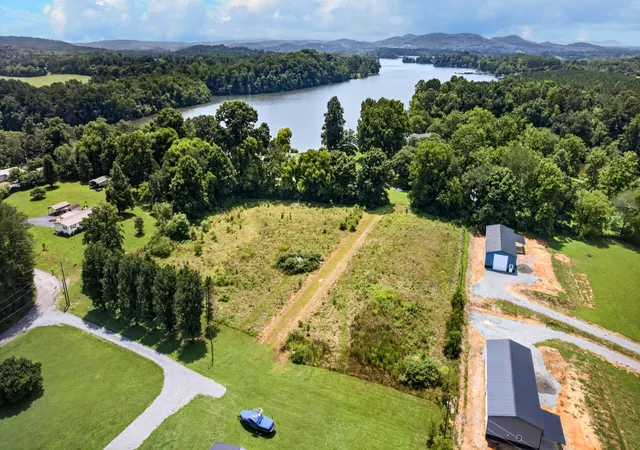 3rd image of 32 Randolph Lane, Decatur, TN 37322 | MLS# 3309194