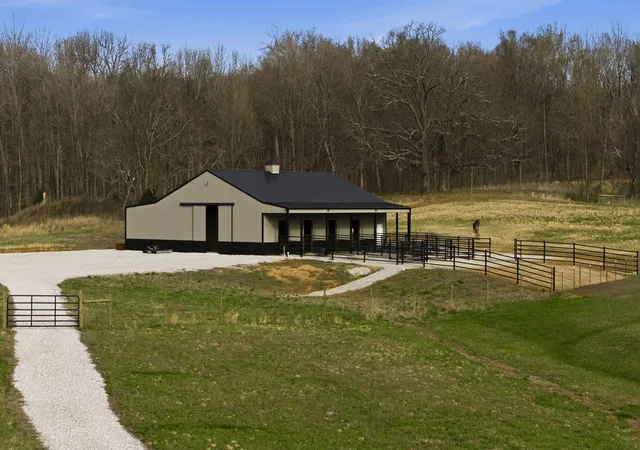 Photo 3 of Mansion for sale at 1185 Jack Smith Rd, Rockfield, KY 42274 | MLS# 3309318 | Listing updated on 2026-07-28