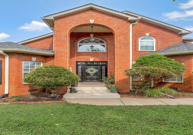 Photo 1 of Single family home for sale at 902 Rushmore Dr, Murfreesboro, TN 37129 | MLS# 3312529 | Listing updated on 2026-08-20