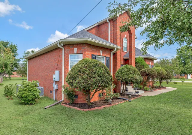 Photo 2 of Single family home for sale at 902 Rushmore Dr, Murfreesboro, TN 37129 | MLS# 3312529 | Listing updated on 2026-08-20
