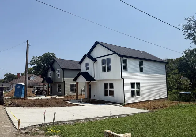 Photo 2 of Single family home for sale at 208 15th Avenue W, Springfield, TN 37172 | MLS# 3309210 | Listing updated on 2026-09-24