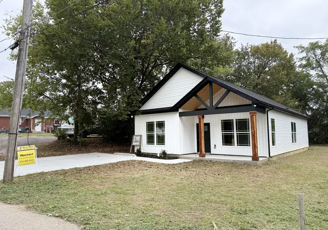Photo 1 of Single family home for sale at 534 20th Avenue W, Springfield, TN 37172 | MLS# 3309273 | Listing updated on 2026-09-25