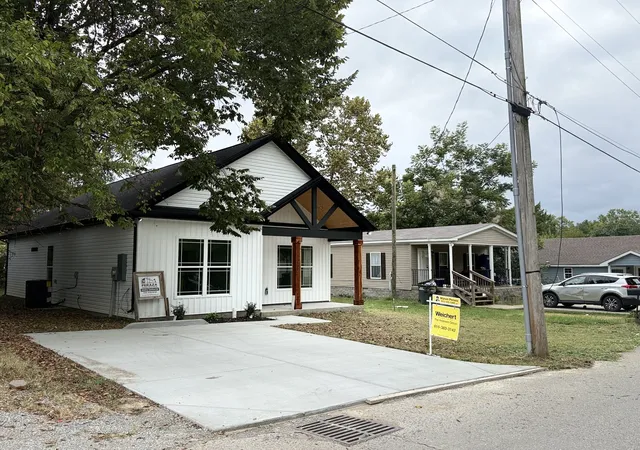 Photo 2 of Single family home for sale at 534 20th Avenue W, Springfield, TN 37172 | MLS# 3309273 | Listing updated on 2026-09-25