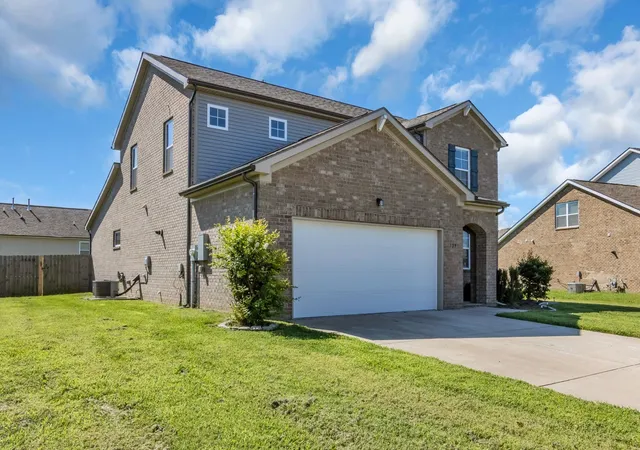 Photo 2 of Single family home for sale at 729 Amberton Dr, Smyrna, TN 37167 | MLS# 3309319 | Listing updated on 2026-08-30