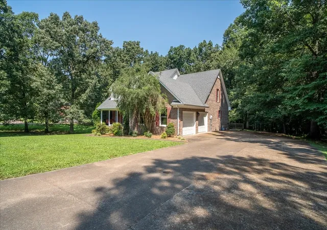 1st image of 11 Ashley Ct, Lawrenceburg, TN 38464 | MLS# 3309343
