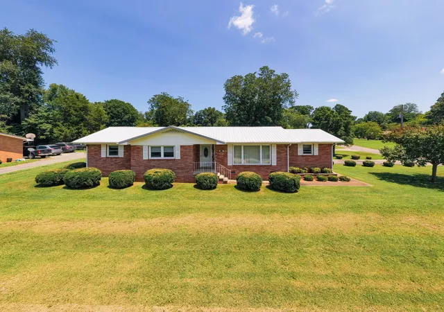 1st image of 1111 Holders Cove Rd, Winchester, TN 37398 | MLS# 3320086