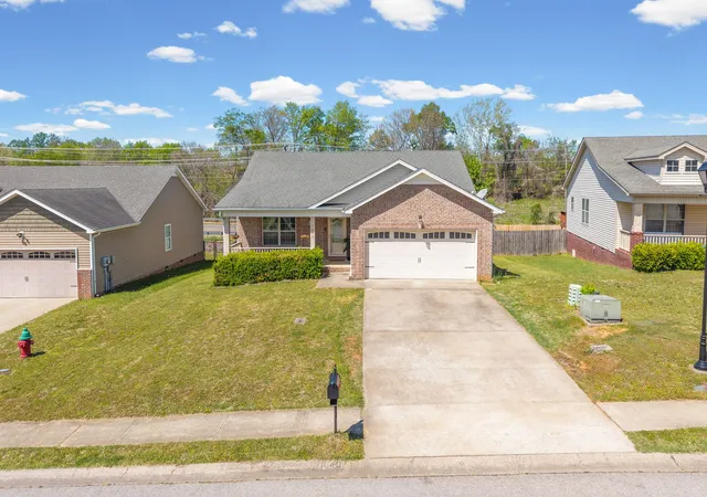Photo 2 of Single family home for sale at 1640 Buchanon Dr, Clarksville, TN 37042 | MLS# 3312589 | Listing updated on 2026-08-29
