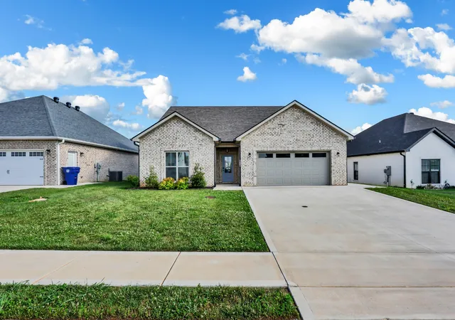 Photo 2 of Single family home for sale at 814 Willowicke Dr, Clarksville, TN 37043 | MLS# 3309399 | Listing updated on 2026-08-06